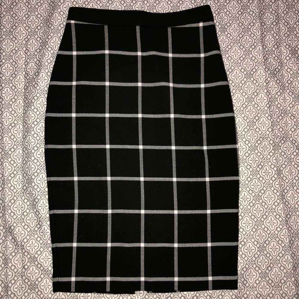 Plaid black and white pencil skirt